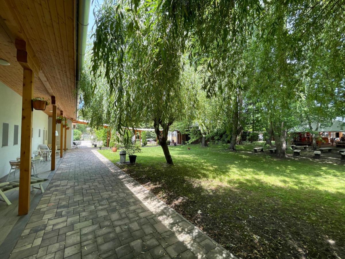 Liget Ueduelopark Fonyod Aparthotel Bagian luar foto